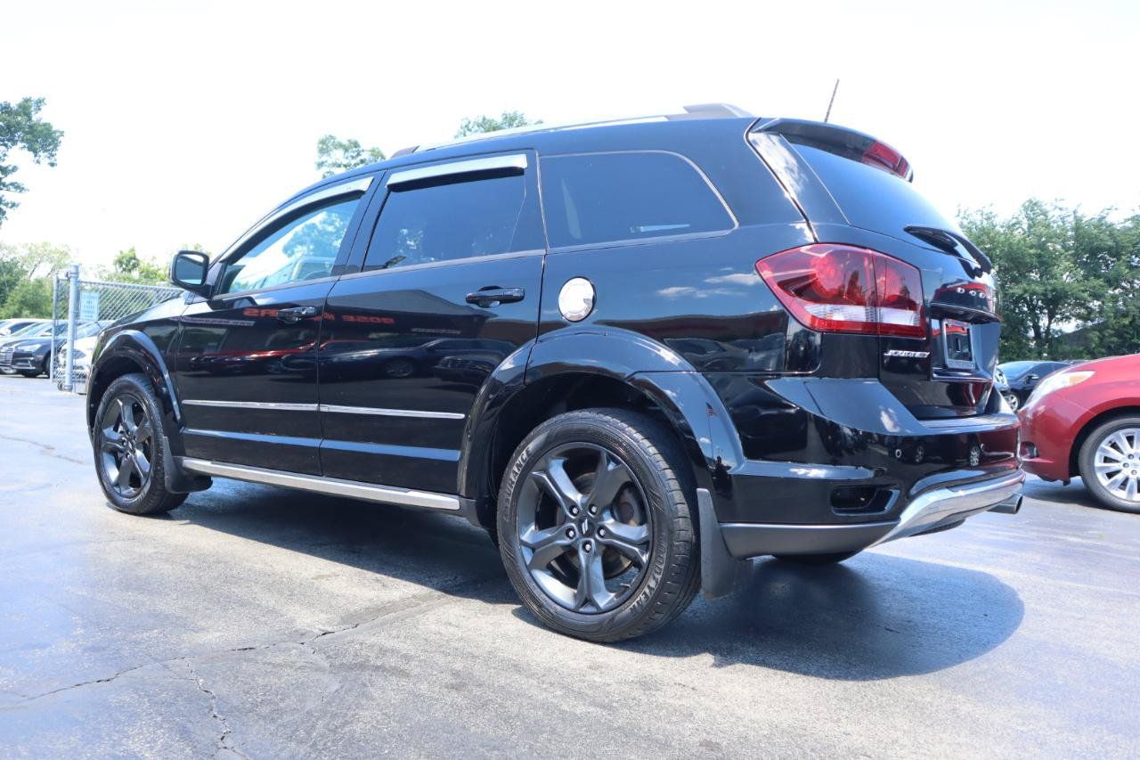 Used 2018 Dodge Journey Crossroad w/ Nav & Sun Group FWD image 3