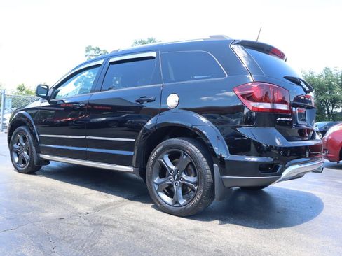 Used 2018 Dodge Journey Crossroad w/ Nav & Sun Group FWD image 3