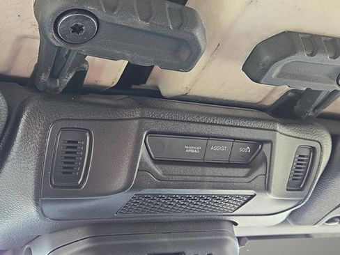 Used 2024 Jeep Wrangler Sahara image 32