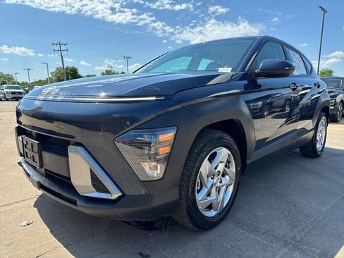 Used 2026 Hyundai Kona SE FWD image 3