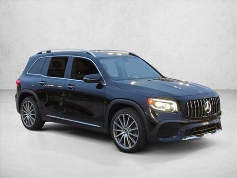 Used 2022 Mercedes-Benz GLB 250 image 3