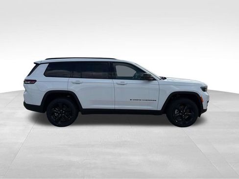 New 2025 Jeep Grand Cherokee L Altitude image 24