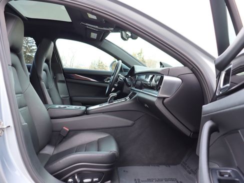 Used 2018 Porsche Panamera 4 w/ Premium Package Plus AWD/4WD image 21