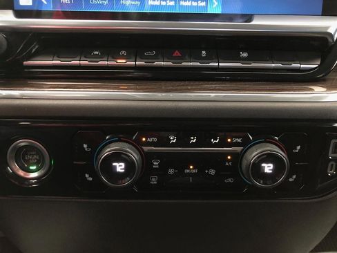 Used 2023 Chevrolet Silverado 1500 LT AWD/4WD image 18