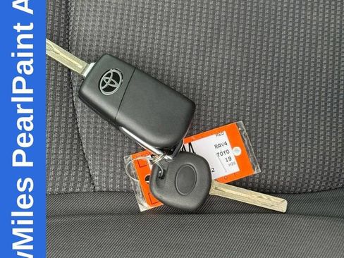 Used 2019 Toyota RAV4 LE w/ All Weather Liner Package AWD/4WD image 28