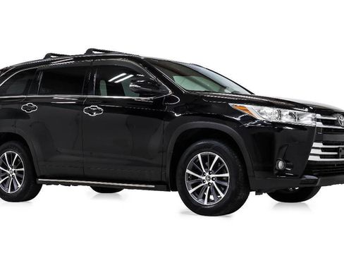 Used 2019 Toyota Highlander XLE AWD/4WD image 1