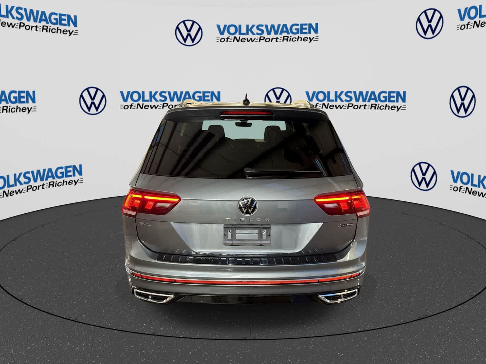 Used 2024 Volkswagen Tiguan SEL R-Line AWD/4WD image 13