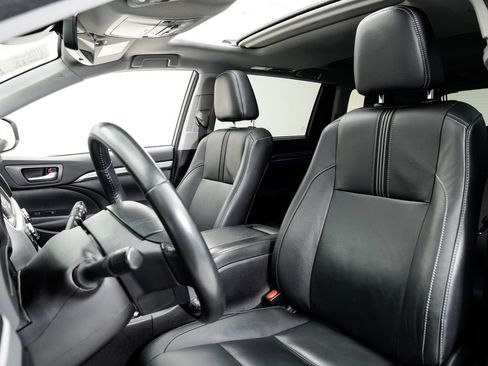 Used 2018 Toyota Highlander SE AWD/4WD image 5