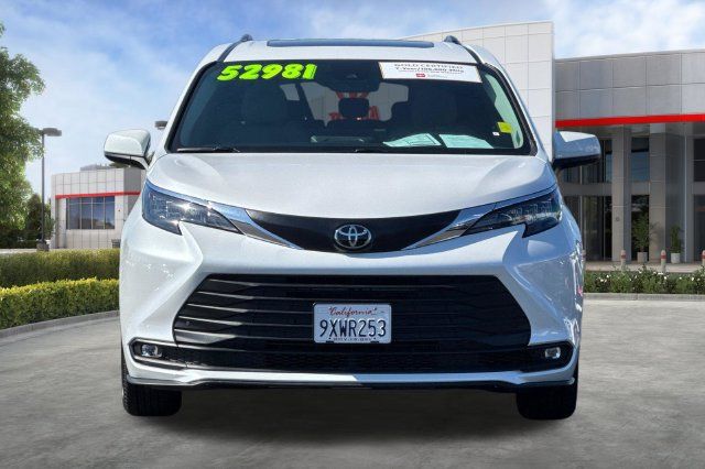 Certified 2026 Toyota Sienna XLE FWD image 11