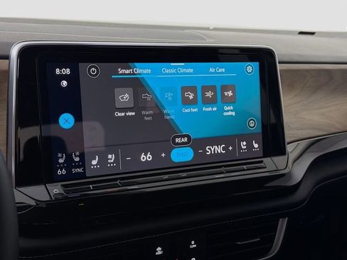 Used 2025 Volkswagen Atlas SE image 17