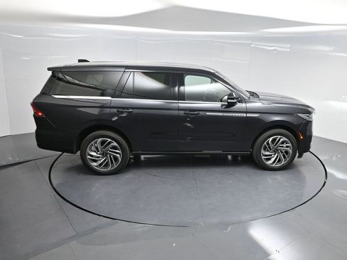 Used 2025 Lincoln Navigator Reserve image 60