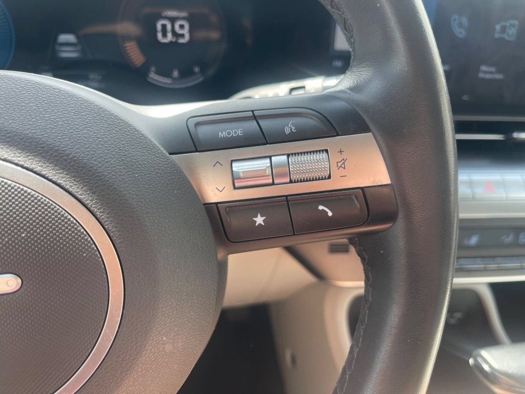 Used 2025 Hyundai Kona SEL FWD image 17