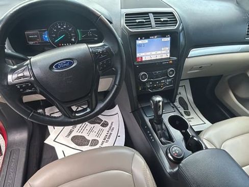 Used 2019 Ford Explorer XLT w/ Equipment Group 202A AWD/4WD image 13