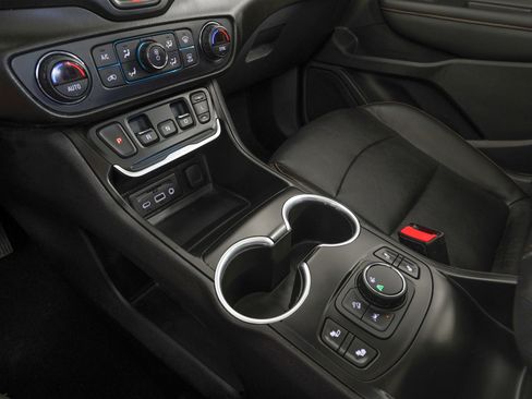 Used 2020 GMC Terrain SLT w/ Preferred Package FWD image 21