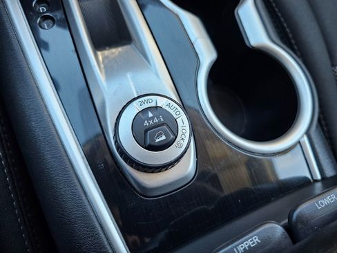 Used 2019 Nissan Pathfinder SV image 34