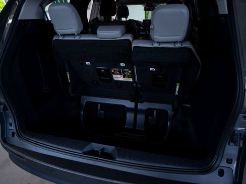 Used 2025 Toyota Sienna XLE FWD image 50