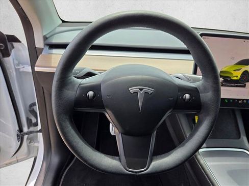Used 2023 Tesla Model Y Performance AWD/4WD image 11