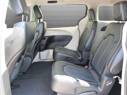 Used 2021 Chrysler Voyager Lxi image 20