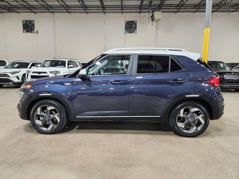 Used 2021 Hyundai Venue FWD image 7