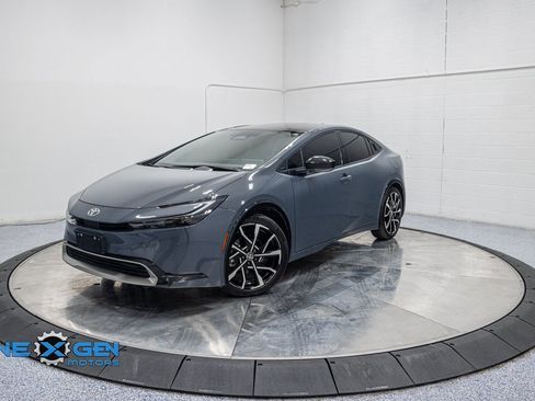 Used 2025 Toyota Prius Plug-In Hybrid image 3