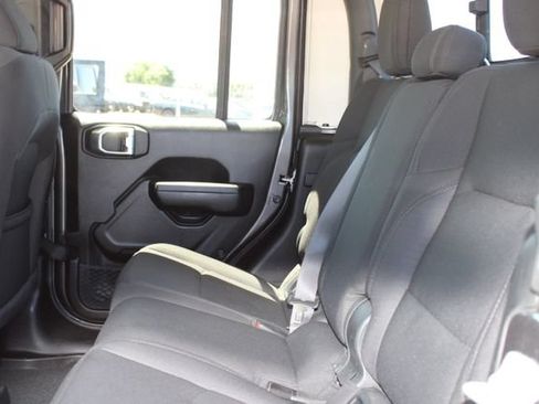 Used 2022 Jeep Gladiator Sport AWD/4WD image 40
