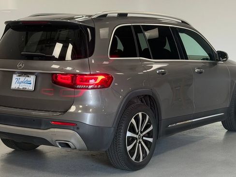 Used 2023 Mercedes-Benz GLB 250 4MATIC w/ Premium Package image 3