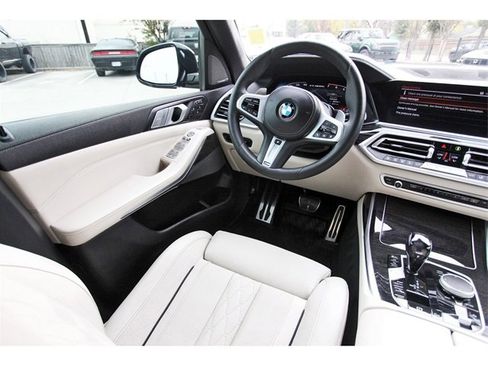 Used 2022 BMW X7 M50i w/ Luxury Seating Package image 7