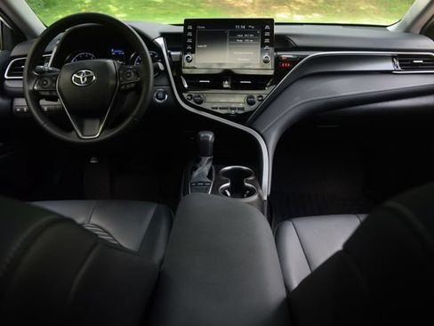 Used 2022 Toyota Camry SE w/ Audio Upgrade Package FWD image 8