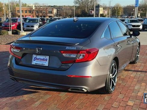 Used 2018 Honda Accord Sport image 2