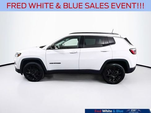 Used 2022 Jeep Compass Latitude w/ Sun and Sound Group AWD/4WD image 4