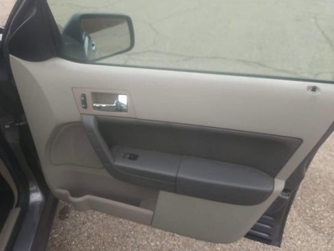 Used 2010 Ford Focus SEL FWD image 19