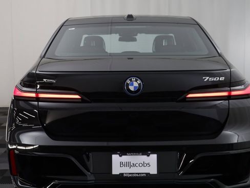 New 2026 BMW 750e xDrive w/ Executive Package image 19