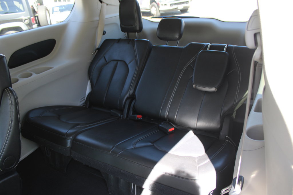 Used 2024 Chrysler Pacifica Touring-L FWD image 16