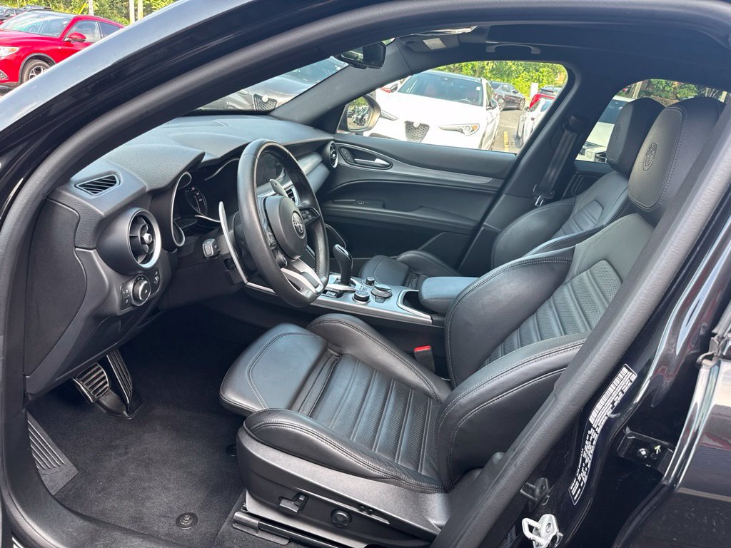 Used 2023 Alfa Romeo Stelvio Veloce AWD/4WD image 27