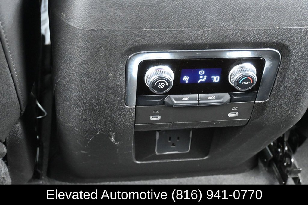 Used 2023 GMC Yukon SLT AWD/4WD image 16