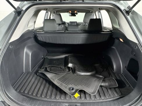 Used 2021 Toyota RAV4 XLE w/ XLE Grade Weather Package AWD/4WD image 19
