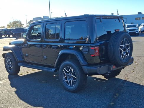 New 2026 Jeep Wrangler Unlimited Sahara AWD/4WD image 3
