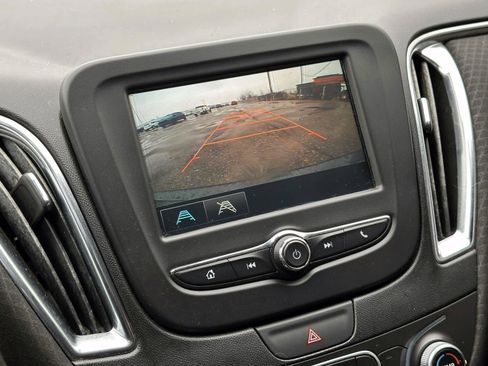 Used 2017 Chevrolet Malibu LT image 22