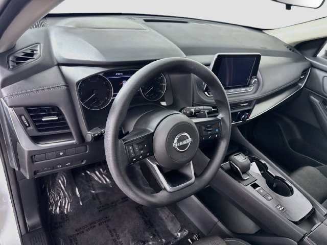 Used 2024 Nissan Rogue SV FWD image 9
