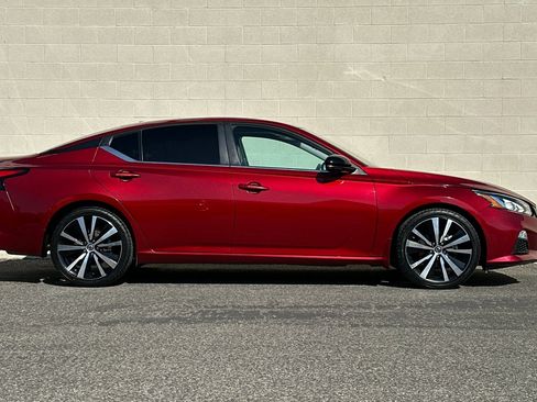 Used 2021 Nissan Altima 2.5 SR w/ SR Premium Package image 3