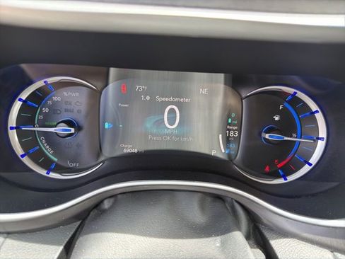 Used 2023 Chrysler Pacifica Touring-L FWD image 14