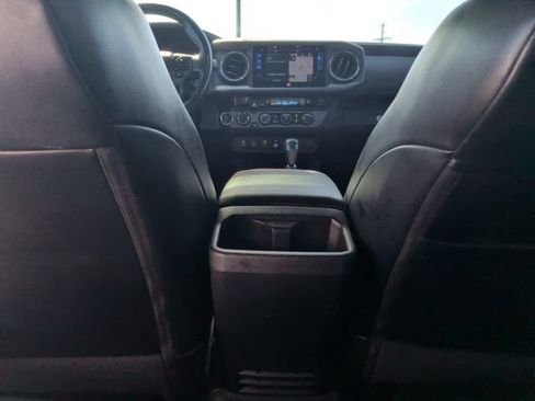 Used 2018 Toyota Tacoma TRD Off-Road AWD/4WD image 30