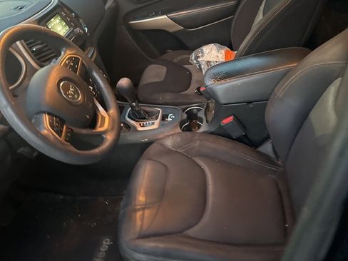 Used 2018 Jeep Cherokee Latitude image 19