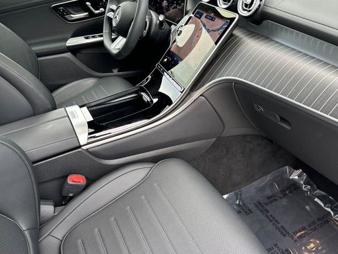 Used 2025 Mercedes-Benz GLC 300 4MATIC image 15