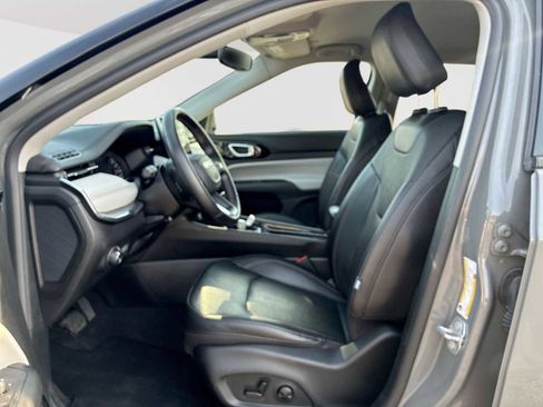 Used 2022 Jeep Compass Limited image 18