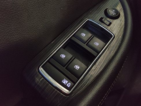 Used 2019 Chevrolet Impala LT FWD image 27