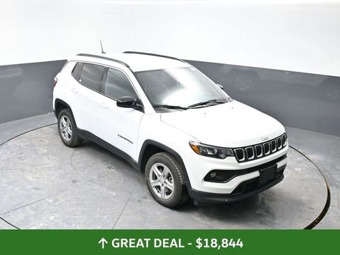 Used 2024 Jeep Compass Latitude image 45