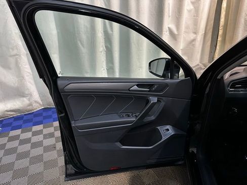 Used 2022 Volkswagen Tiguan SE image 12