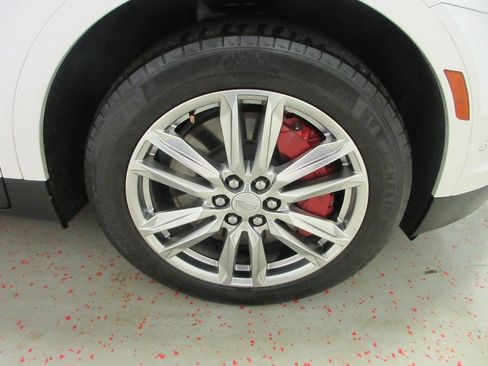 Used 2022 Cadillac XT5 Sportv w/ Technology Package AWD/4WD image 16