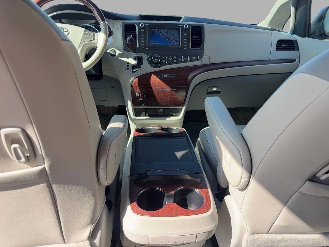 Used 2013 Toyota Sienna Limited w/ Premium Pkg FWD image 23